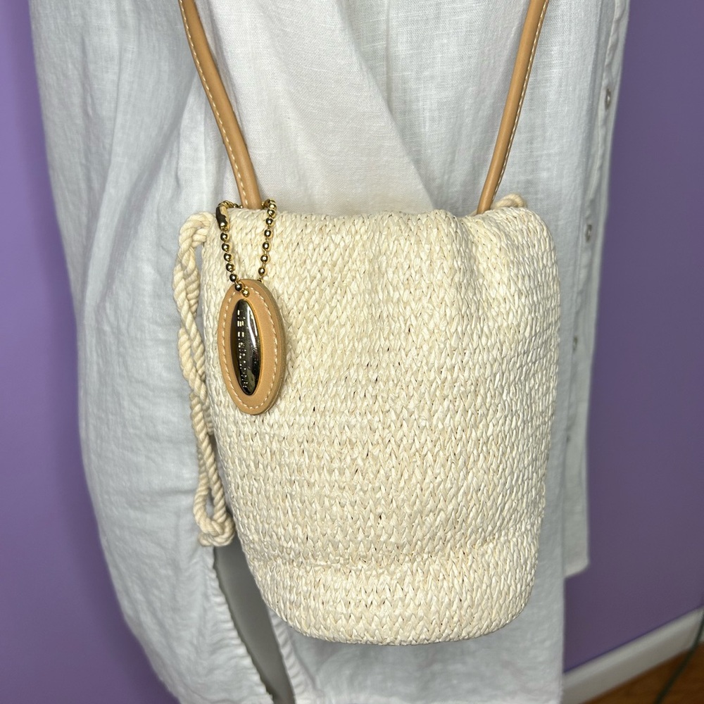 Liz Claiborne Woven Bucket Purse TanDrawstring Shoulder Strap Crossbody Vintage
